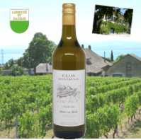 Bouteille du Clos de Montbenay devant les vignes de Mont-sur-Rolle