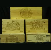 Caisses de grands Bordeaux dans les caves Morand Frères